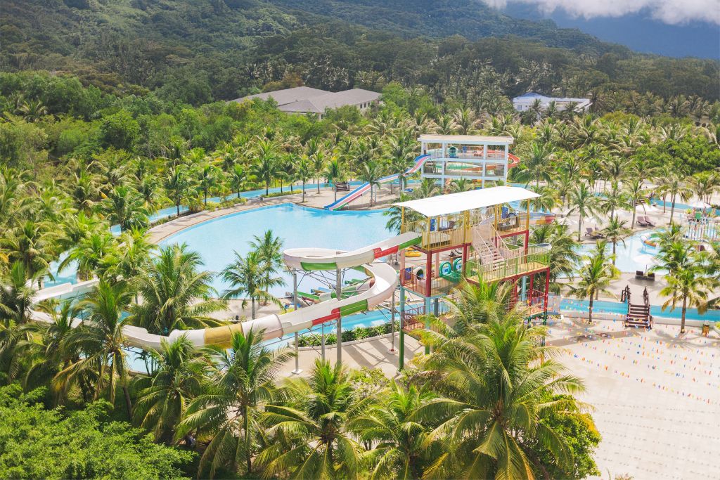 Công viên nước Aqual Park với nhiều ống trượt thú vị